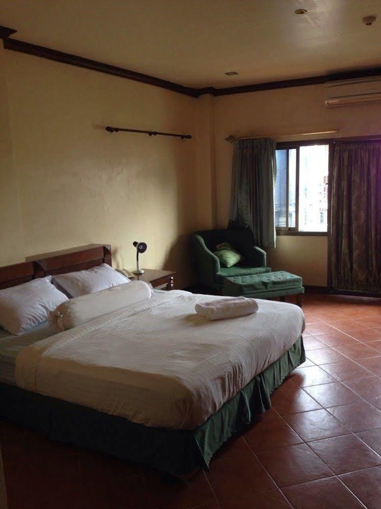 The Irish Clock Hotel Udon Thani Luaran gambar